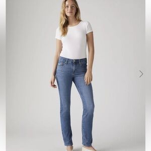 Levi’s Classic Straight Jeans Mid Rise Medium Wash Size 6 Vintage Inspired